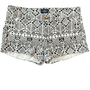 American Eagle Black and White Aztec Print Midi Stretch Women’s Shorts Size 12